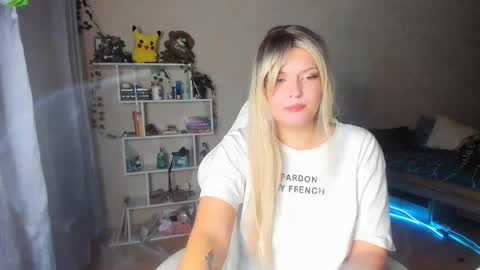 Snapshot of alicecaseyy chatting on 10/16/25, 07:37 AliceCasey online show from 10/16/25, 07:37