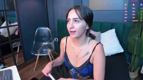 Snapshot of alicecoule chatting on 05/22/26, 12:22 Alice online show from 05/22/26, 12:22