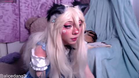 Snapshot of alicedang3r chatting on 02/15/25, 12:15 Alice online show from 02/15/25, 12:15