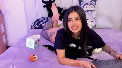 Snapshot of alicee_0 chatting on 06/11/26, 02:11 Alice online show from 06/11/26, 02:11