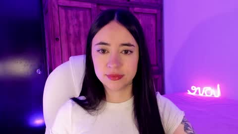 Snapshot of alicee_2 chatting on 01/10/25, 09:23 Aliceee .. 97YP9VWGZHrefnav wishlist lists 1 online show from 01/10/25, 09:23