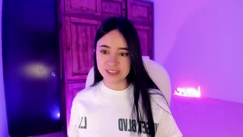 Snapshot of alicee_2 chatting on 02/11/25, 12:16 Aliceee .. 97YP9VWGZHrefnav wishlist lists 1 online show from 02/11/25, 12:16