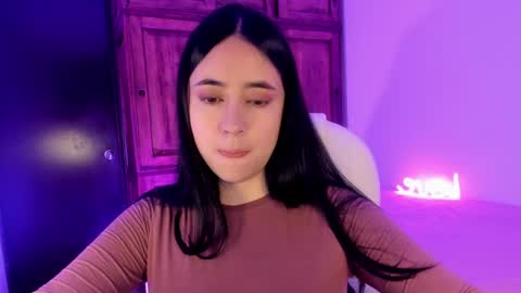 Snapshot of alicee_2 chatting on 02/14/25, 05:03 Aliceee .. 97YP9VWGZHrefnav wishlist lists 1 online show from 02/14/25, 05:03