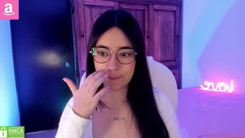 Snapshot of alicee_2 chatting on 10/19/25, 01:01 Aliceee .. 97YP9VWGZHrefnav wishlist lists 1 online show from 10/19/25, 01:01