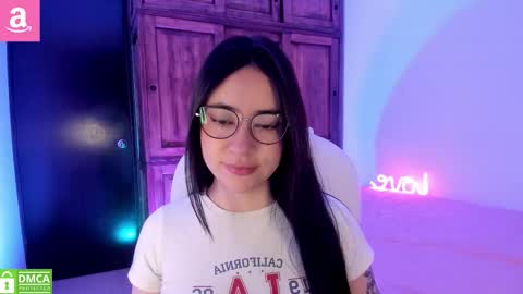 Snapshot of alicee_2 chatting on 10/26/25, 12:11 Aliceee .. 97YP9VWGZHrefnav wishlist lists 1 online show from 10/26/25, 12:11