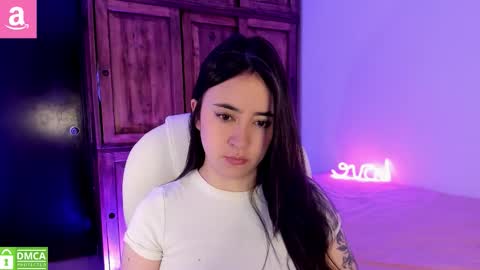 Snapshot of alicee_2 chatting on 11/15/25, 04:14 Aliceee .. 97YP9VWGZHrefnav wishlist lists 1 online show from 11/15/25, 04:14