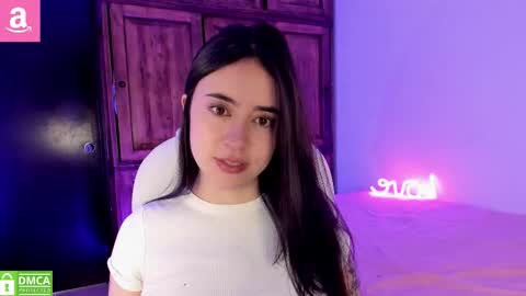 Snapshot of alicee_2 chatting on 11/17/25, 04:35 Aliceee .. 97YP9VWGZHrefnav wishlist lists 1 online show from 11/17/25, 04:35