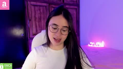Snapshot of alicee_2 chatting on 11/18/25, 10:20 Aliceee .. 97YP9VWGZHrefnav wishlist lists 1 online show from 11/18/25, 10:20