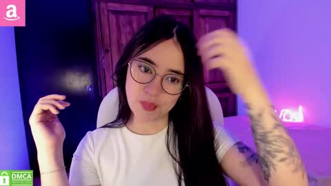 Snapshot of alicee_2 chatting on 11/28/25, 10:07 Aliceee .. 97YP9VWGZHrefnav wishlist lists 1 online show from 11/28/25, 10:07