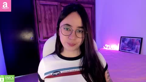 Snapshot of alicee_2 chatting on 01/07/26, 04:09 Aliceee .. 97YP9VWGZHrefnav wishlist lists 1 online show from 01/07/26, 04:09