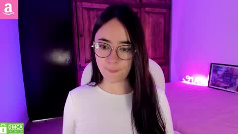 Snapshot of alicee_2 chatting on 01/14/26, 01:39 Aliceee .. 97YP9VWGZHrefnav wishlist lists 1 online show from 01/14/26, 01:39