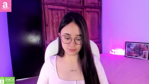 Snapshot of alicee_2 chatting on 01/18/26, 04:33 Aliceee .. 97YP9VWGZHrefnav wishlist lists 1 online show from 01/18/26, 04:33