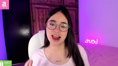Snapshot of alicee_2 chatting on 02/19/26, 05:42 Aliceee .. 97YP9VWGZHrefnav wishlist lists 1 online show from 02/19/26, 05:42