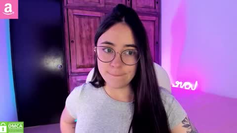 Snapshot of alicee_2 chatting on 02/27/26, 10:43 Aliceee .. 97YP9VWGZHrefnav wishlist lists 1 online show from 02/27/26, 10:43