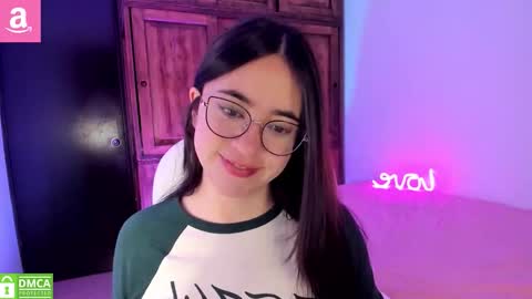 Snapshot of alicee_2 chatting on 03/13/26, 10:33 Aliceee .. 97YP9VWGZHrefnav wishlist lists 1 online show from 03/13/26, 10:33