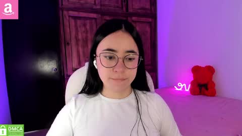 Snapshot of alicee_2 chatting on 04/15/26, 07:32 Aliceee .. 97YP9VWGZHrefnav wishlist lists 1 online show from 04/15/26, 07:32