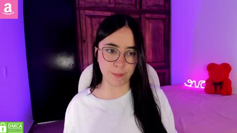Snapshot of alicee_2 chatting on 05/11/26, 07:33 Aliceee .. 97YP9VWGZHrefnav wishlist lists 1 online show from 05/11/26, 07:33