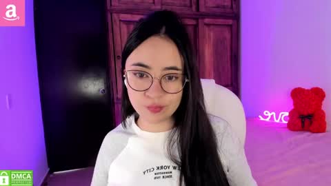 Snapshot of alicee_2 chatting on 05/17/26, 07:32 Aliceee .. 97YP9VWGZHrefnav wishlist lists 1 online show from 05/17/26, 07:32