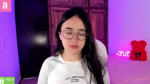 Snapshot of alicee_2 chatting on 05/19/26, 12:44 Aliceee .. 97YP9VWGZHrefnav wishlist lists 1 online show from 05/19/26, 12:44
