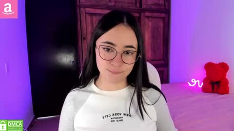 Snapshot of alicee_2 chatting on 06/14/26, 05:04 Aliceee .. 97YP9VWGZHrefnav wishlist lists 1 online show from 06/14/26, 05:04