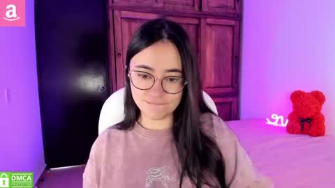 Snapshot of alicee_2 chatting on 06/18/26, 06:12 Aliceee .. 97YP9VWGZHrefnav wishlist lists 1 online show from 06/18/26, 06:12
