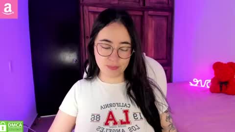 Snapshot of alicee_2 chatting on 06/19/26, 06:01 Aliceee .. 97YP9VWGZHrefnav wishlist lists 1 online show from 06/19/26, 06:01