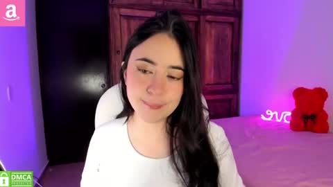 Snapshot of alicee_2 chatting on 07/10/26, 12:04 Aliceee .. 97YP9VWGZHrefnav wishlist lists 1 online show from 07/10/26, 12:04