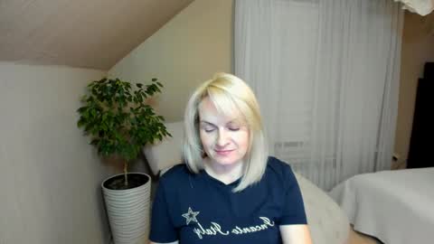 Snapshot of alicee__grace chatting on 01/12/25, 07:42 Alicee online show from 01/12/25, 07:42