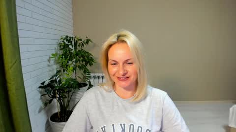 Snapshot of alicee__grace chatting on 01/26/25, 06:37 Alicee online show from 01/26/25, 06:37