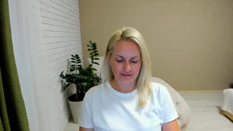 Snapshot of alicee__grace chatting on 09/11/25, 08:09 Alicee online show from 09/11/25, 08:09