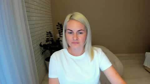 Snapshot of alicee__grace chatting on 09/12/25, 02:50 Alicee online show from 09/12/25, 02:50