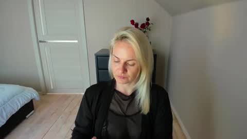 Snapshot of alicee__grace chatting on 09/29/25, 09:03 Alicee online show from 09/29/25, 09:03