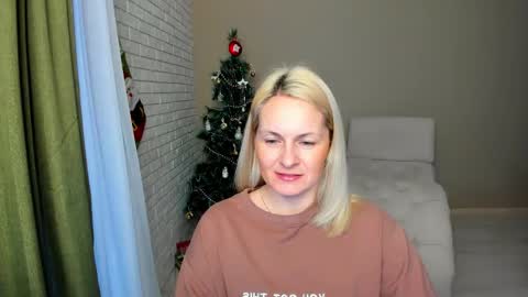 Snapshot of alicee__grace chatting on 12/17/25, 12:11 Alicee online show from 12/17/25, 12:11