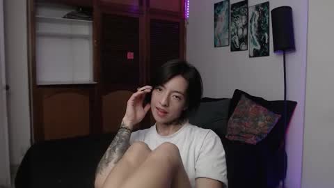 alicee_logan_ online show from 10/25/25, 01:24