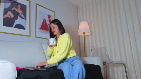 Snapshot of alicee_milf_ chatting on 03/18/26, 11:35 Aleja online show from 03/18/26, 11:35