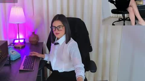 Snapshot of alicee_milf_ chatting on 04/18/26, 12:09 Aleja online show from 04/18/26, 12:09
