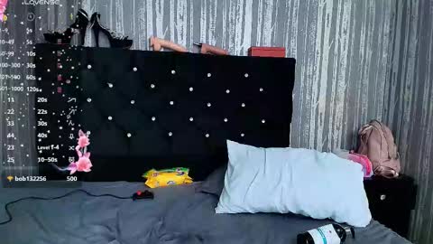 Snapshot of alicee_moonn chatting on 11/06/25, 08:26 alicee_moonn online show from 11/06/25, 08:26