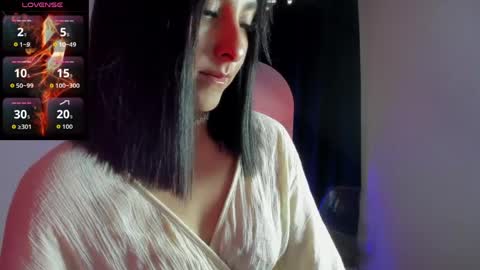 Snapshot of alicee_roos chatting on 04/08/26, 12:38 Alice online show from 04/08/26, 12:38