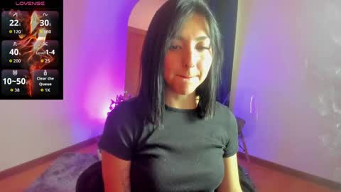 Snapshot of alicee_roos chatting on 04/13/26, 08:14 Alice online show from 04/13/26, 08:14