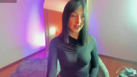 Snapshot of alicee_roos chatting on 04/15/26, 06:37 Alice online show from 04/15/26, 06:37