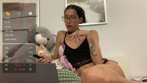 Snapshot of alicee_salvatore chatting on 03/25/26, 12:27 Alice Salvatore online show from 03/25/26, 12:27