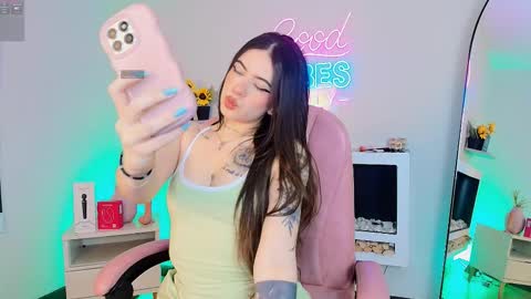 Snapshot of alicee_vixen chatting on 03/18/26, 12:08 Alice online show from 03/18/26, 12:08