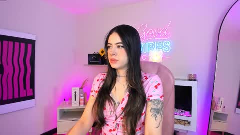 Snapshot of alicee_vixen chatting on 03/28/26, 12:05 Alice online show from 03/28/26, 12:05