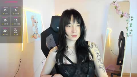 Snapshot of aliceeinwonderlanddd chatting on 05/17/26, 02:20 Alice online show from 05/17/26, 02:20