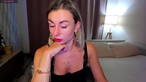 Snapshot of aliceevan chatting on 02/16/25, 02:20 Daniella online show from 02/16/25, 02:20