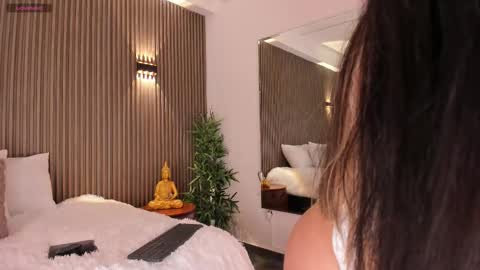 Snapshot of alicehanz_ chatting on 11/30/25, 04:05 Alice online show from 11/30/25, 04:05