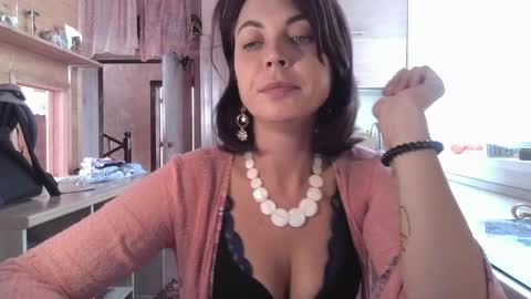 Snapshot of alicehoney_ chatting on 05/15/26, 12:01 alicehoney_ online show from 05/15/26, 12:01