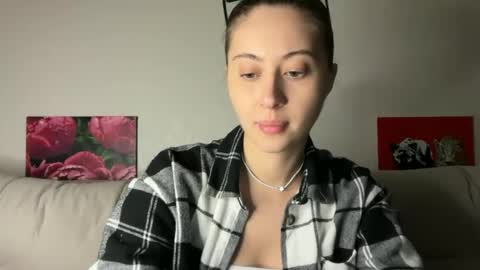 Snapshot of aliceinlustland chatting on 06/24/26, 10:20 aliceinlustland online show from 06/24/26, 10:20