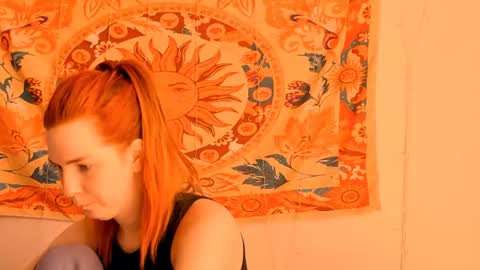 Snapshot of aliceinredsquare_ chatting on 06/13/26, 05:38 Alice online show from 06/13/26, 05:38