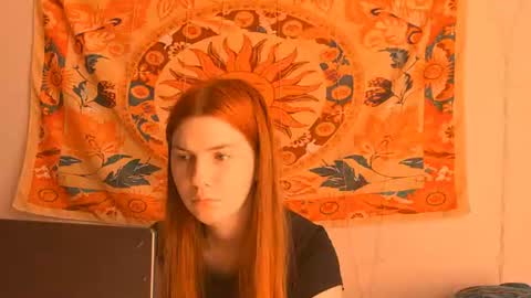 Snapshot of aliceinredsquare_ chatting on 06/18/26, 05:08 Alice online show from 06/18/26, 05:08
